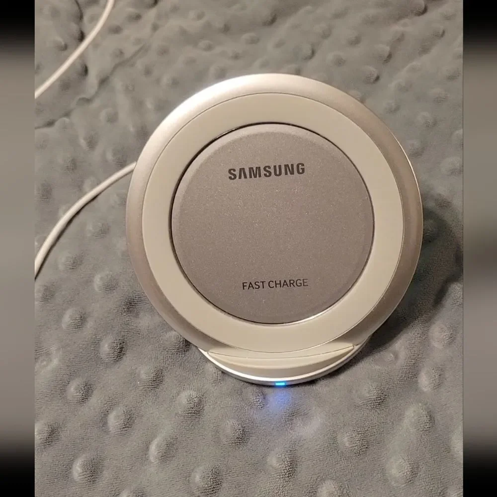 SAMSUNG WIRELESS FAST CHARGING DOCK